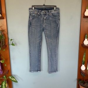 Venus Capri Jeans with Back Pocket Embellishments